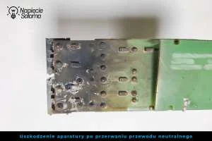 Uszkodzenie elektroniki po upalonym zerze Uszkodzenie elektroniki aparatu modułowego spowodowane upalonym zerem i pojawieniem się nadmiernego napięcia w instalacji