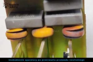 Uszkodzone warystory po przerwaniu przewodu neutralnego Uszkodzone warystory po przerwie w przewodzie neutralnym i pojawieniu się nadmiernego napięcia w instalacji elektrycznej