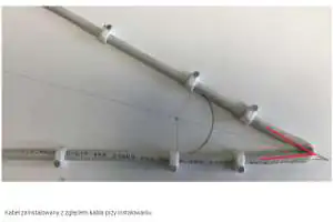 Kabel teleinformatyczny U/UTP zagięty (poniżej minimalnego promienia gięcia) Skrętka komputerowa U/UTP zagięta poniżej minimalnego promienia gięcia