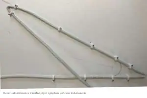 Kabel teleinformatyczny U/UTP podwójnie zagięty poniżej minimalnego promienia gięcia Skrętka komputerowa U/UTP podwójnie zagięta
