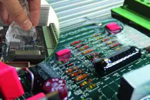 Flow Gel produkcji Cellpack dedykowany jest do zabezpieczania elektroniki
