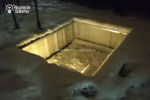 Podświetlony basen dla psa - lampa ogrodowa Podświetlony basen dla psa - lampa ogrodowa