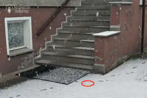 Miejsce montażu dodatkowego czujnika gruntowego DEVIreg 850 Ogrzewane schody - miejsce montażu dodatkowego czujnika gruntowego DEVIreg 850