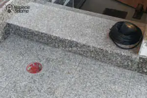 Montaż czujnika gruntowego DEVIreg 850 Ogrzewane schody - montaż czujnika DEVIreg 850