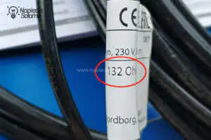 Kable grzejne DEVI mają przymocowaną etykietę z podaną rezystancją danego odcinka Każdy kabel grzejnych Danfoss DEVI ma przymocowaną etykietę z podaną orientacyjna rezystancją odcinka