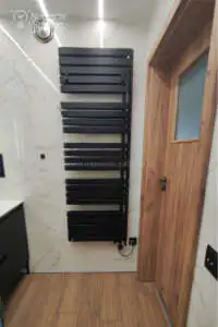 Instalacja elektryczna w łazience - grzejnik drabinkowy z grzałką