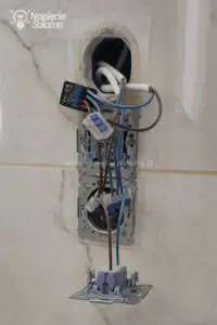 Instalacja elektryczna w łazience montaż sterownika LED wLightboxS Blebox